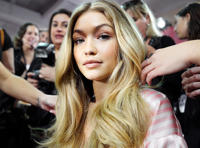 111015-VICTORIAS-SECRET-backstage-2-47